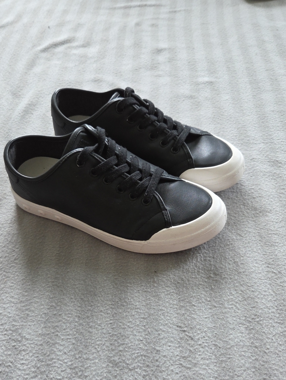 rag & bone Black Low-Top Sneakers with White Sole